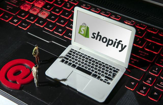 定制外貿獨立站商城和選擇Shopify建站大比拼，一擼到底！